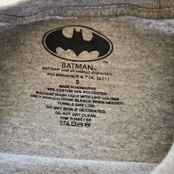 Men's Gray and Blue Batman T-Shirt Sz Small - Picture 6 of 6